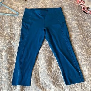 Lululemon cropped teal leggings